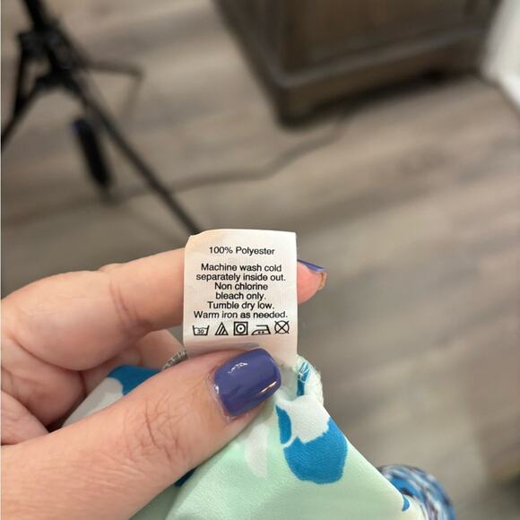 J. Crew Blue and Green Floral Print Sleeveless Blouse Button Detail Size 6 - Picture 7 of 7